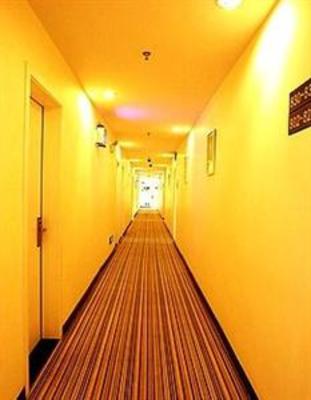фото отеля 7Days Inn Minhang Erdian