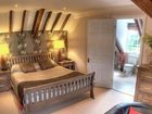 фото отеля Woodlands Lodge Bishop's Stortford