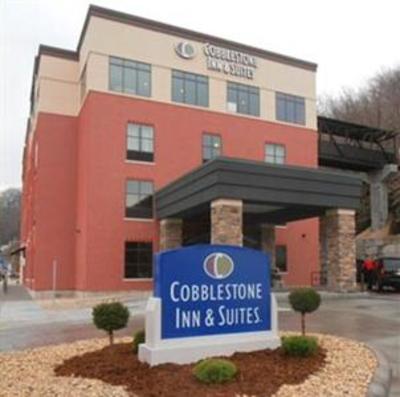 фото отеля Cobblestone Inn & Suites