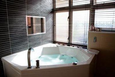 фото отеля Norfolk Royale Hotel