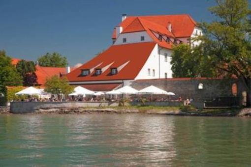 фото отеля Schloss Hotel Wasserburg am Bodensee