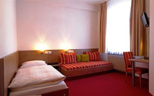 фото отеля Hotel Goldener Hirsch Dossenheim