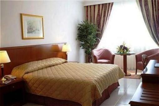 фото отеля Embassy Suites Hotel Sharjah
