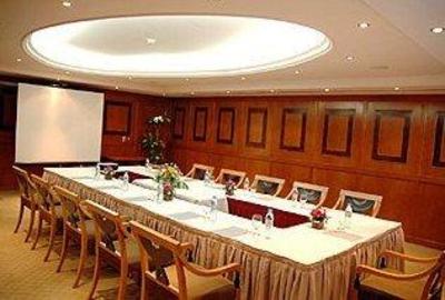 фото отеля Embassy Suites Hotel Sharjah