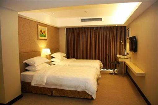 фото отеля Golden Four Seasons Changqing Road
