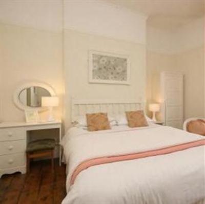фото отеля Merlin Court Hotel
