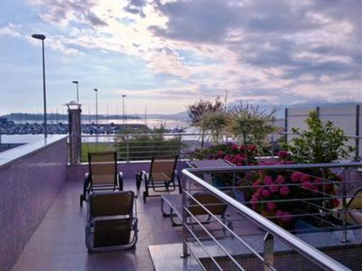 фото отеля Apartamentos Puerto Basella Vilanova de Arousa