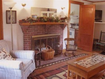 фото отеля Farm by the River Bed and Breakfast with Stables