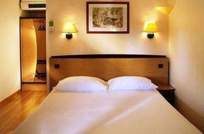фото отеля Campanile Hotel Issoudun
