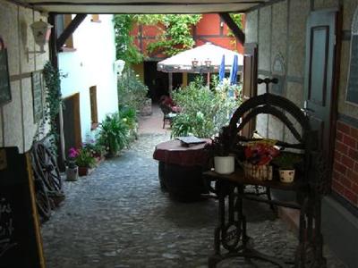 фото отеля Hotel-Restaurant Zum Schloss