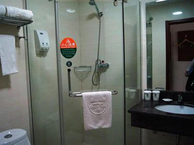 фото отеля Greentree Inn Jinan Daming Lake Hotel
