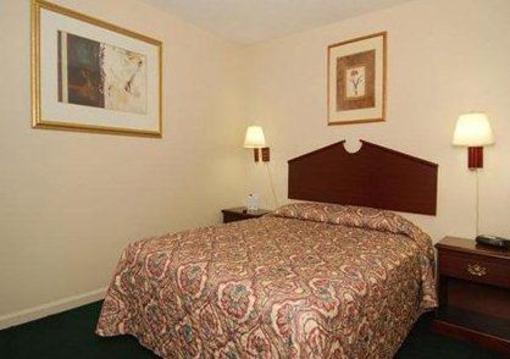 фото отеля Rodeway Inn & Suites Williamsburg (Virginia)