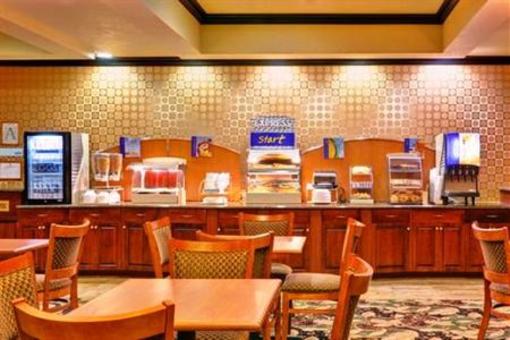 фото отеля Holiday Inn Express McComb