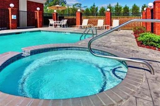 фото отеля Holiday Inn Express McComb