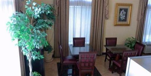 фото отеля GuestHouse International Inn & Suites Pico Rivera