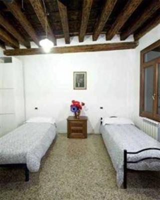 фото отеля Youth Venice Hostelers Home