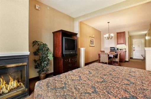фото отеля Fort William Henry Hotel and Conference Center