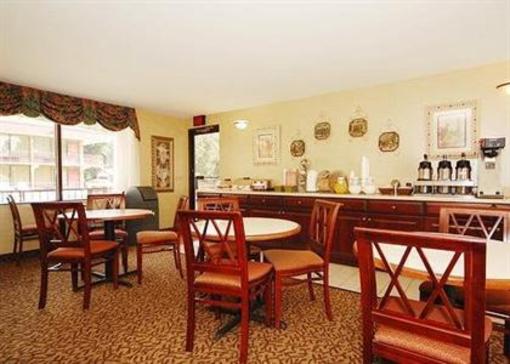 фото отеля Econo Lodge Airport Fletcher