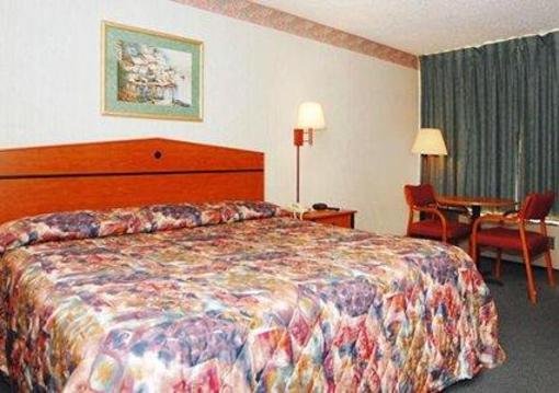 фото отеля Econo Lodge Airport Fletcher