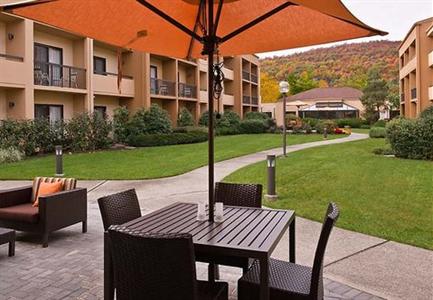 фото отеля Courtyard by Marriot Mahwah
