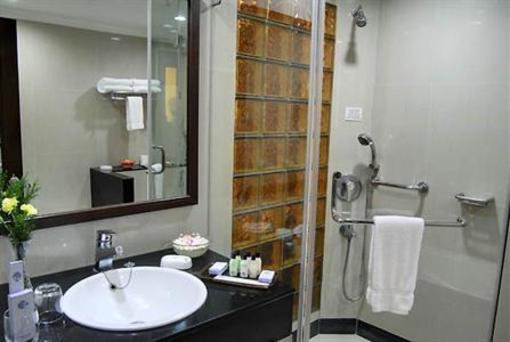 фото отеля Breeze Hotel Chennai