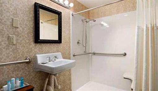 фото отеля DoubleTree by Hilton Midland Plaza
