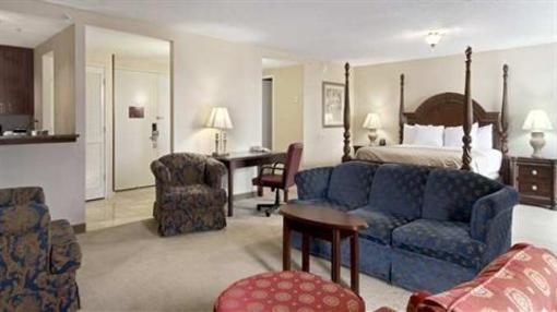 фото отеля DoubleTree by Hilton Midland Plaza