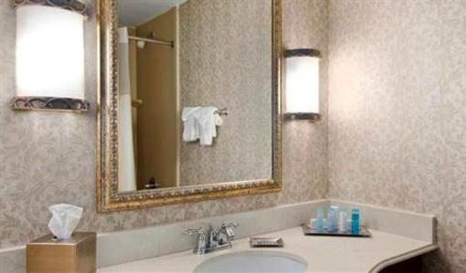 фото отеля DoubleTree by Hilton Midland Plaza