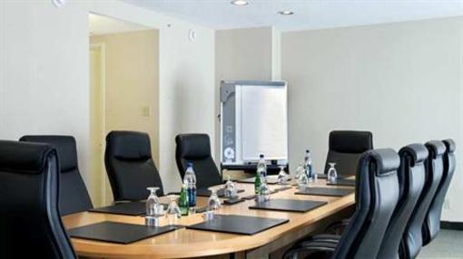 фото отеля DoubleTree by Hilton Midland Plaza