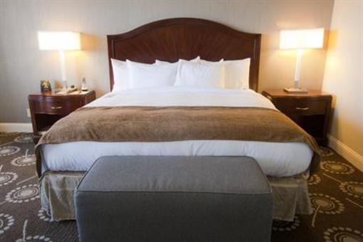 фото отеля DoubleTree by Hilton Midland Plaza