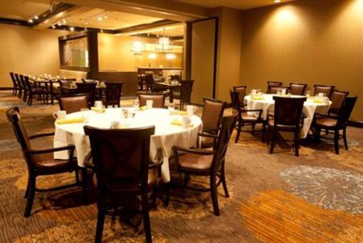 фото отеля DoubleTree by Hilton Midland Plaza