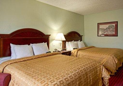фото отеля Clarion Highlander Hotel and Conference Center