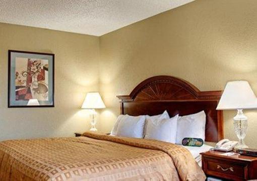 фото отеля Clarion Highlander Hotel and Conference Center