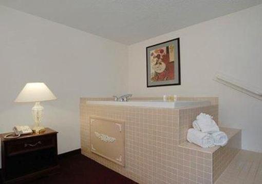 фото отеля Clarion Highlander Hotel and Conference Center