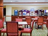 Holiday Inn Express & Suites @ the Vineyards