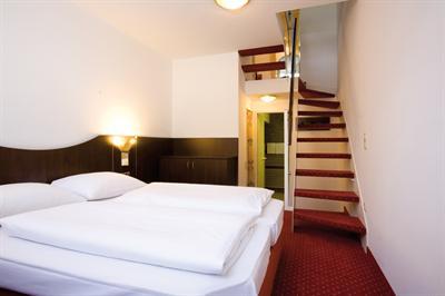 фото отеля Derag Livinghotel Karl Theodor