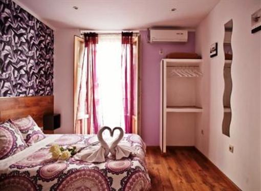 фото отеля Abel Victoriano Hostel Madrid