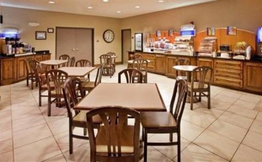 фото отеля Holiday Inn Express Bonner Springs