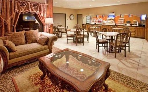 фото отеля Holiday Inn Express Bonner Springs