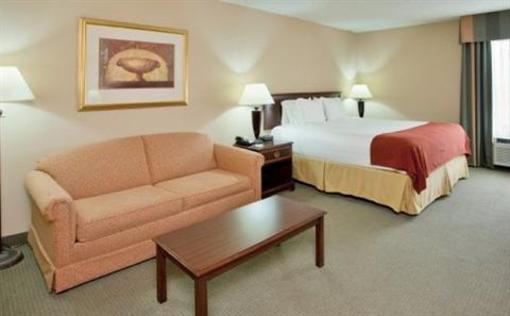 фото отеля Holiday Inn Express Bonner Springs