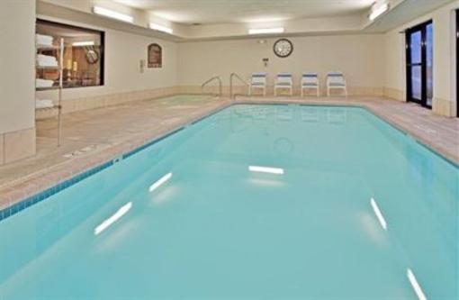 фото отеля Holiday Inn Express Bonner Springs