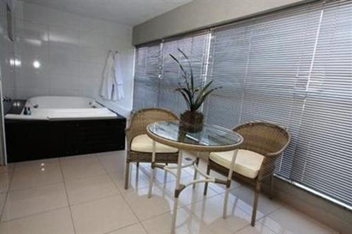 фото отеля Ramada Lagoa Santa International Airport