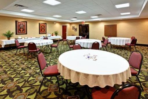 фото отеля Holiday Inn Express Hotel & Suites Kingsport-Meadowview I-26