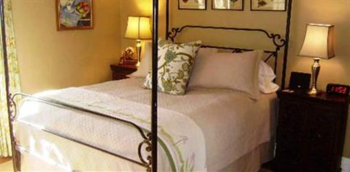 фото отеля Catalina Park Inn Bed and Breakfast