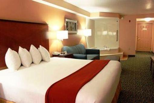 фото отеля Holiday Inn Express Cocoa Beach
