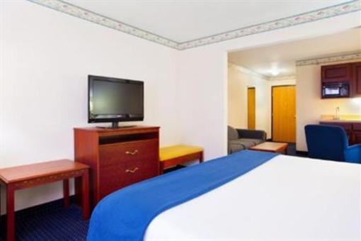 фото отеля Holiday Inn Express New Buffalo