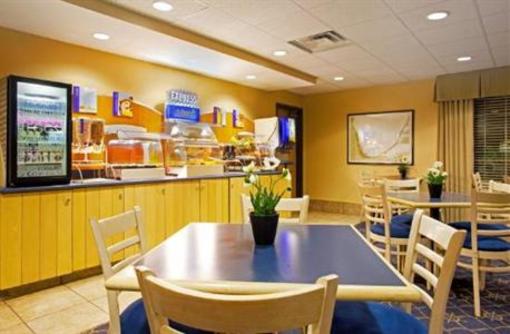 фото отеля Holiday Inn Express New Buffalo