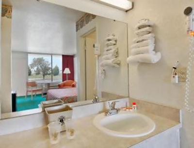 фото отеля Super 8 Motel International Airport South Orlando