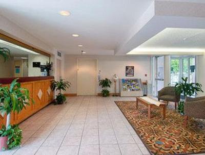 фото отеля Super 8 Motel International Airport South Orlando