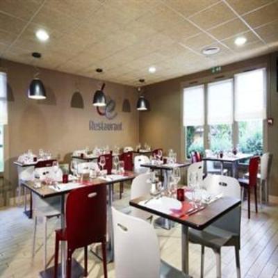 фото отеля Campanile Macon Nord Sennece